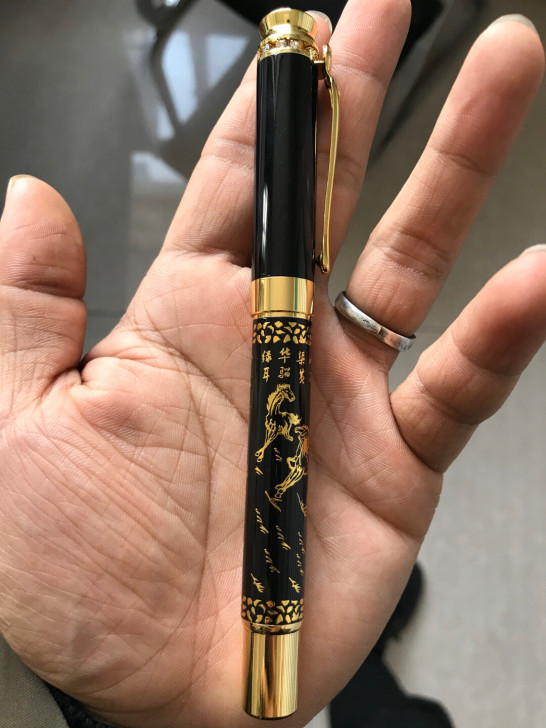 大型钢笔，高档钢笔，F尖正常使用的，笔身八...