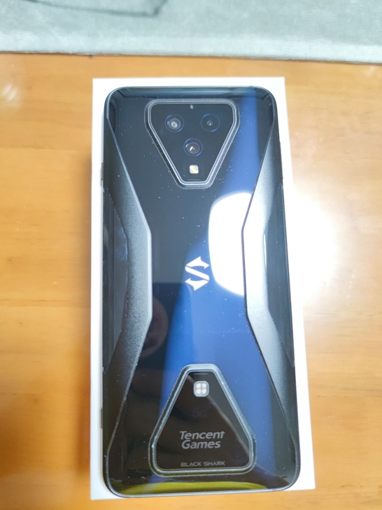 黑鲨3游戏手机，12+256G，9成新，仅...