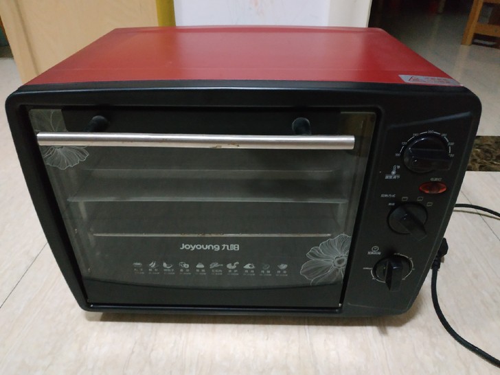 九阳烤箱，功能完好，超市入的忘记型号了。