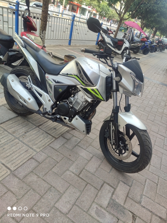 19年上牌的力帆轰轰烈250摩托车街车，电...