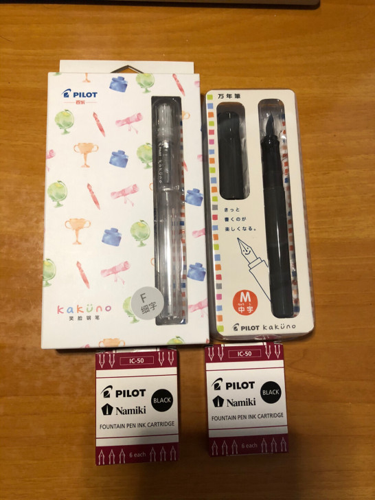 百乐 笑脸 可爱风钢笔，卖点是多彩颜色笔身...