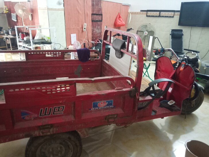 出一辆自己摆摊用三辆车，之前拉青菜水果的两...