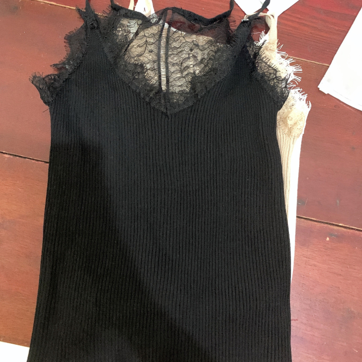 针织镂空蕾丝背心，全新不退不换。3色