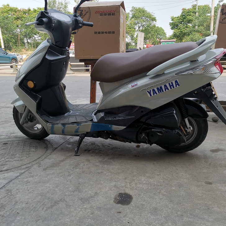 雅马哈迅鹰踏板摩托。正宗的雅马哈，不是高仿...