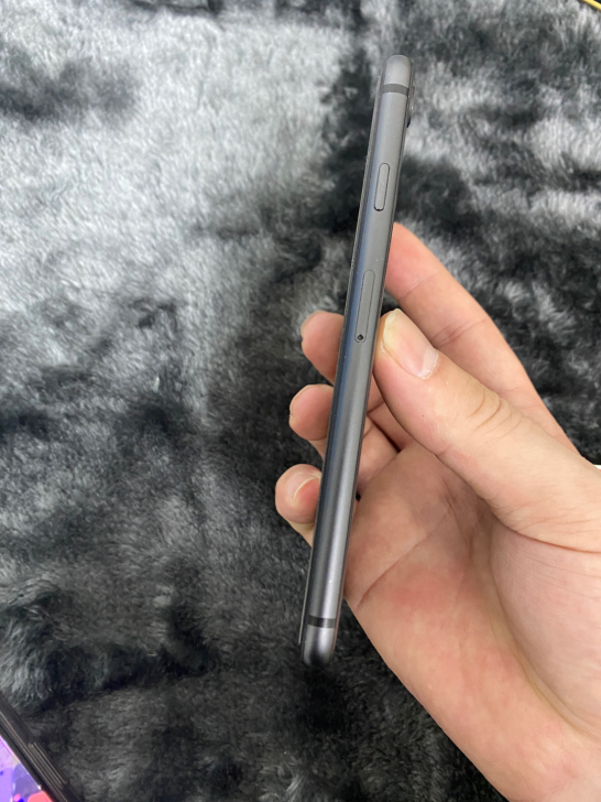 苹果8，64g，全原机子，9.8新一点点小花