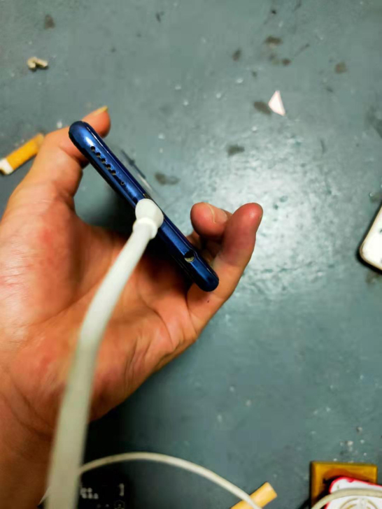 华为畅享8 4+64 功能好 后像头镜片没...