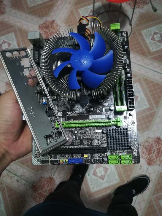 电脑套装便宜出,8g内存,amd840四核...