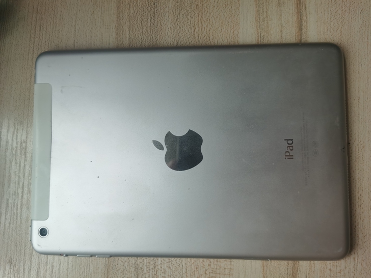 出售ipad min1一台，有划痕，主要问...