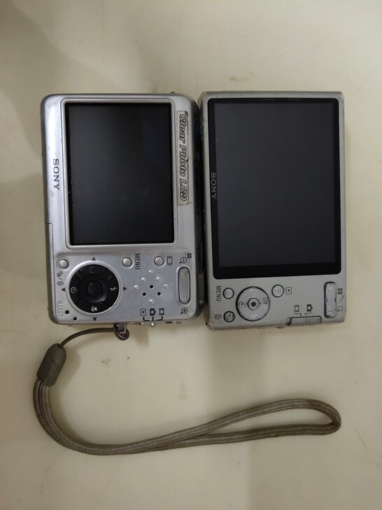 两台索尼数码相机,dscw330,dsct...