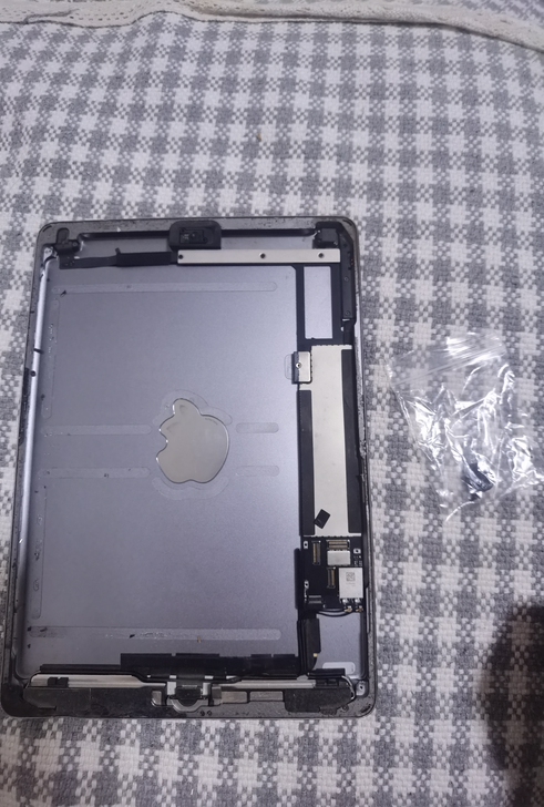 IPAD AIR 型号A1474  闲置的...