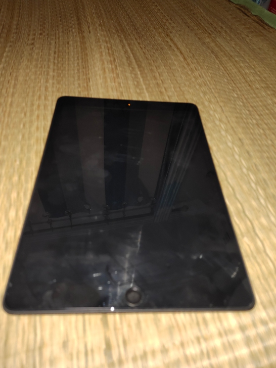 2020 ipad 128g 成色有点脏擦...