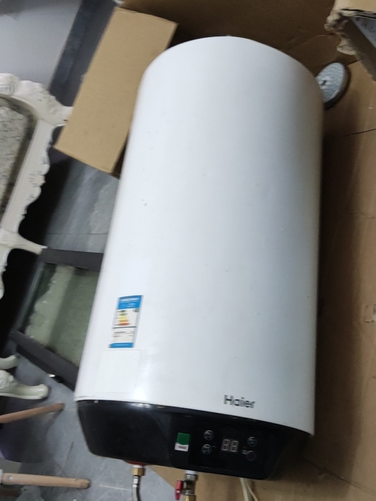 转让闲置海尔立式变频电热水器,超级省电,分...