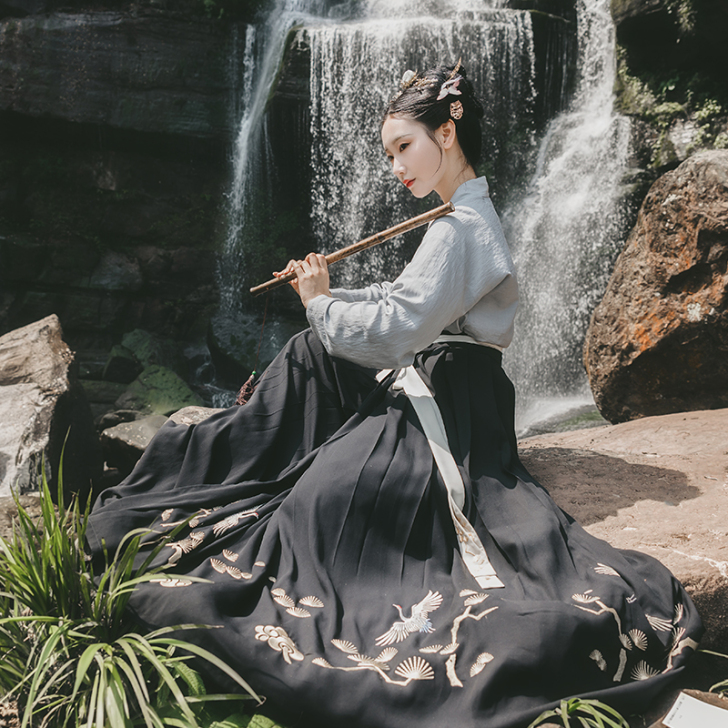 清，重回汉唐 民族装舞台装