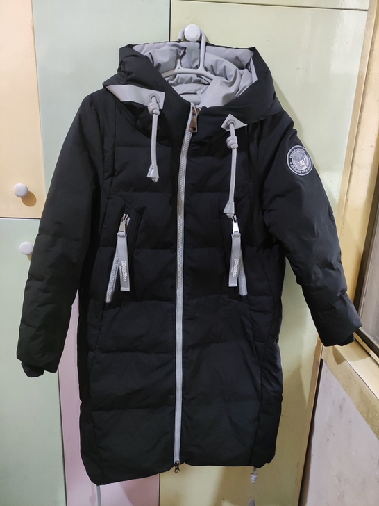 雅鹿羽绒服黑色女