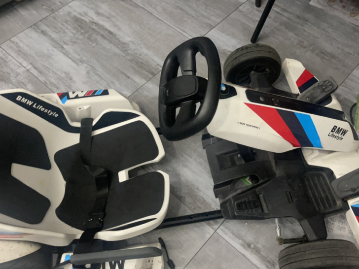 小米卡丁车,自提。要平衡车加650,九号出...