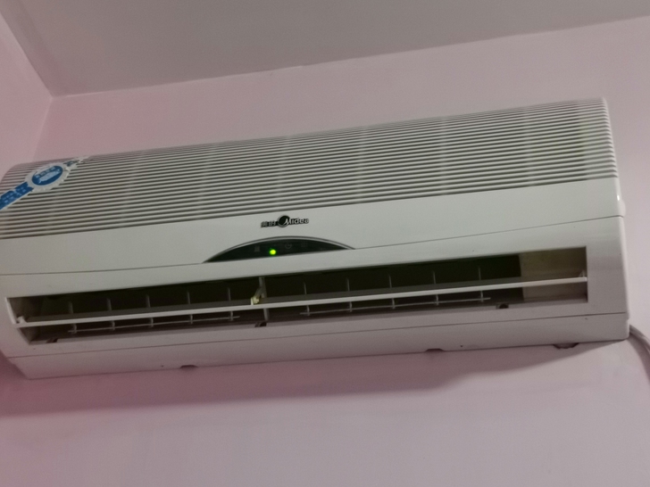 美的空调一台，冷暖。自拆，自装，自提。机子...