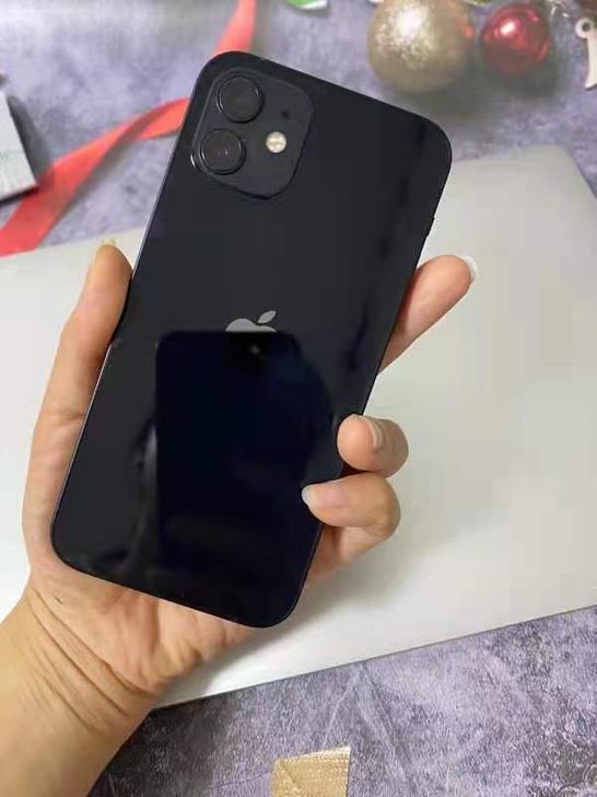 苹果12国行手机128G在保，自用，使用没...