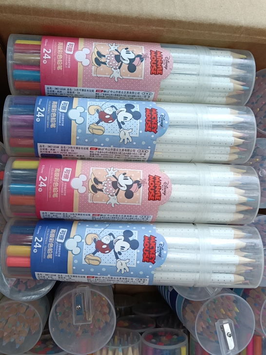迪士尼24色可擦高级彩色铅笔4元一桶