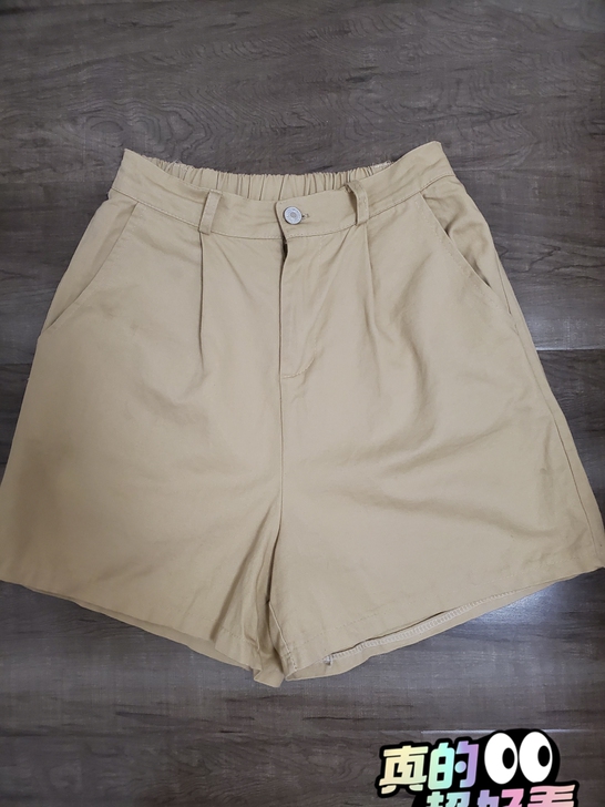 卡其色牛仔面料短裤，休闲舒服