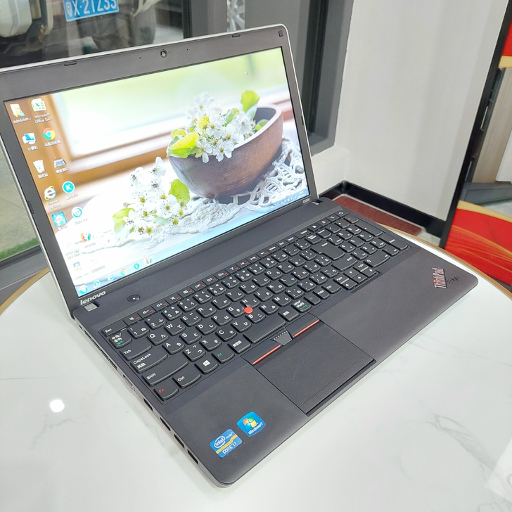 九成新女生自用联想笔记本电脑i7 8g运行...