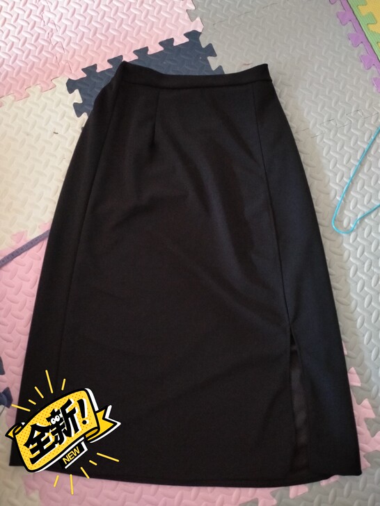 黑色开叉半身裙