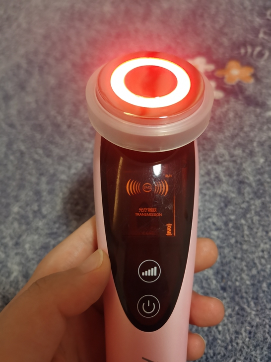 按摩仪面部护理提拉紧致清洁导入美容仪