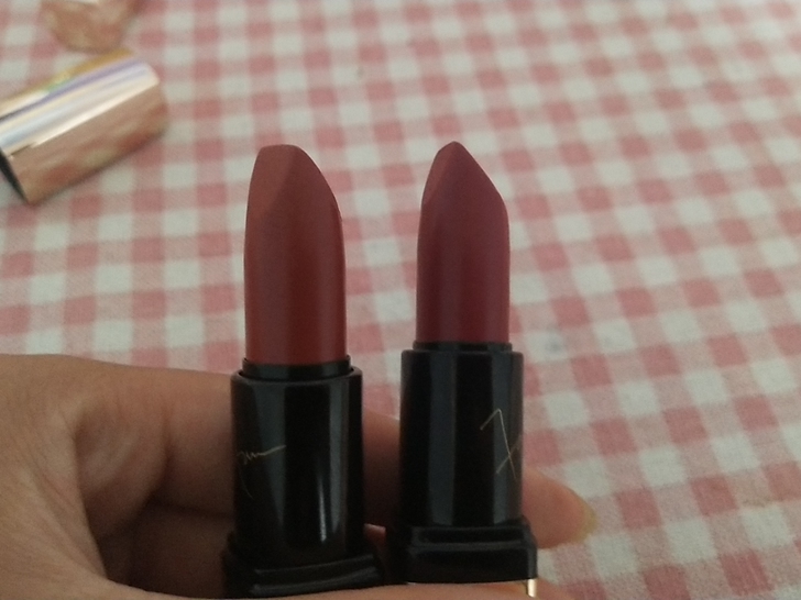 在实体店买的因为口红太多了，低价出99新 ...