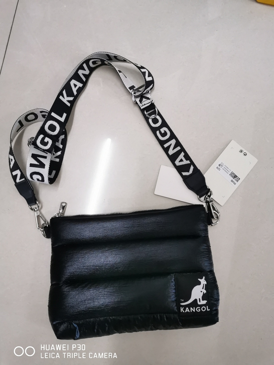 HM斜挎包，专柜入，全新吊牌，长25宽19...