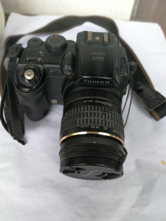 富士S9600数码長焦相机，镜头焦距28-...