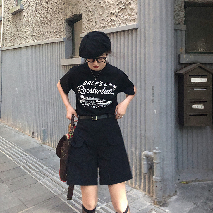 雨何【5折】女款T恤。全新