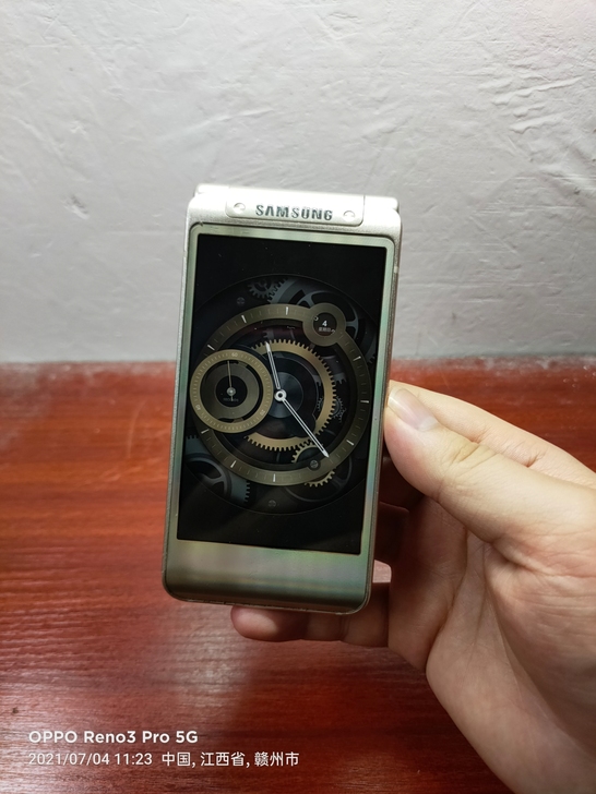 三星W2016双屏翻盖手机，原装正品无拆修...