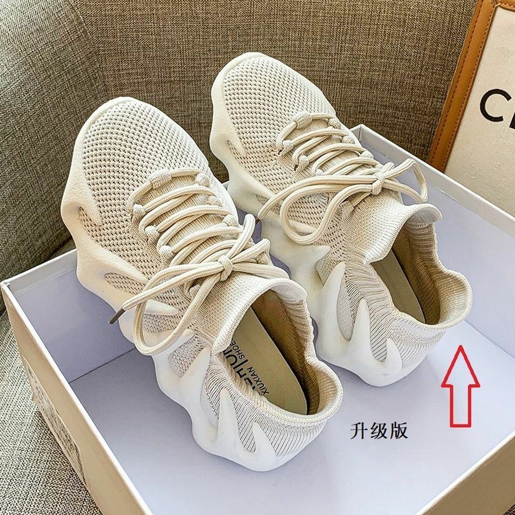 透气网面运动鞋女2021年超轻网红火山跑步...