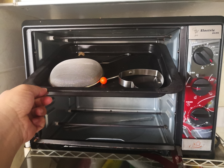 长帝烤箱，买来就用过三次，闲置转让。限自提...