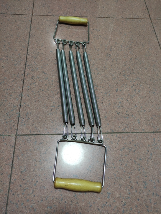 拉力器