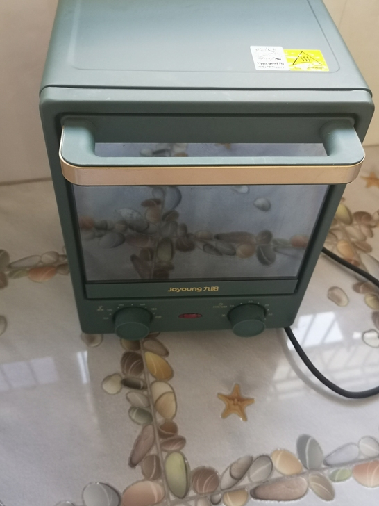 九阳小型电烤箱   烤箱内部存在轻微使用痕...
