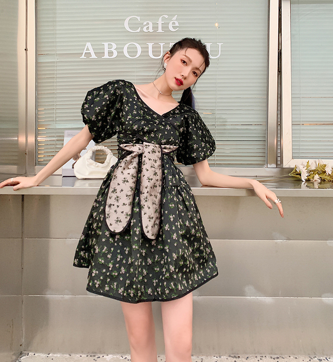 春装2021年新款女泡泡袖设计感小众甜美娃...