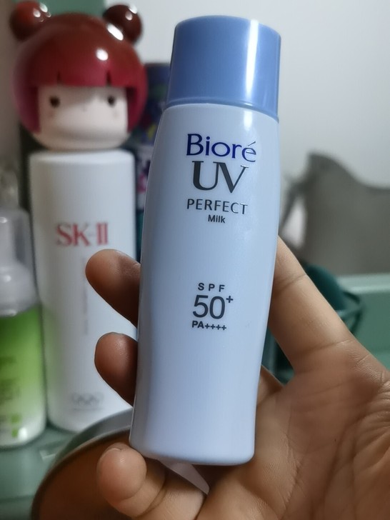 碧柔防晒霜，没用几次，含酒精，我用不了，剩...
