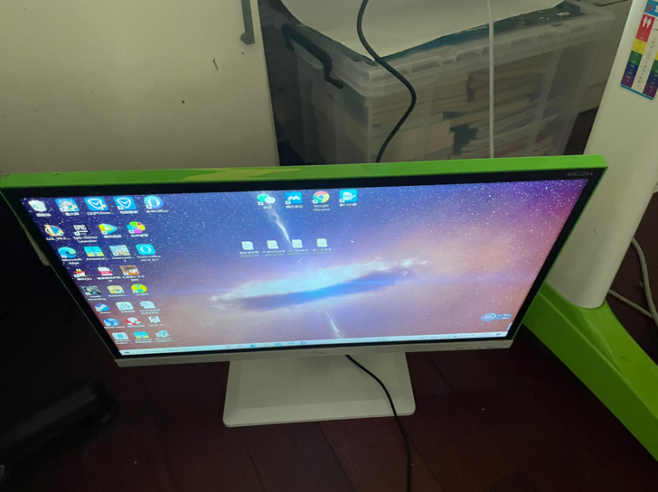 24寸直面显示器，成色还行，vga显示器，...
