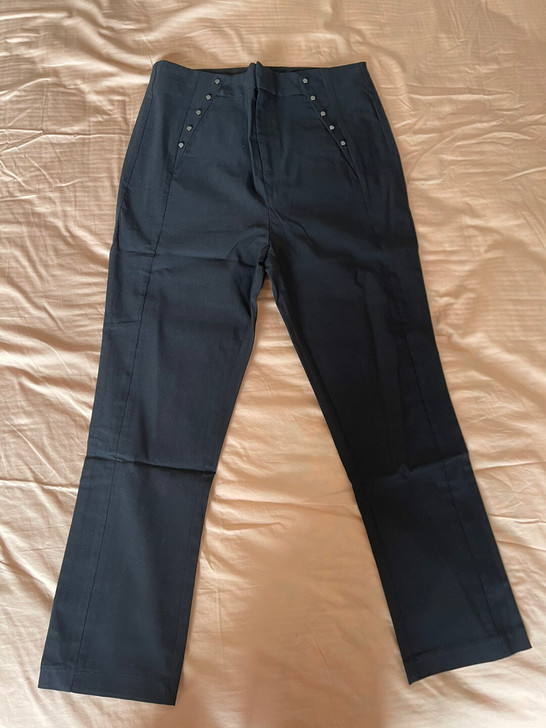 原价150入 标签拆了但一次没穿 几乎全新