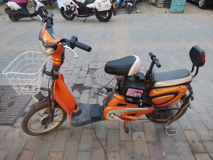雅迪电动车，雅迪电动自行车！带车牌，成色非...