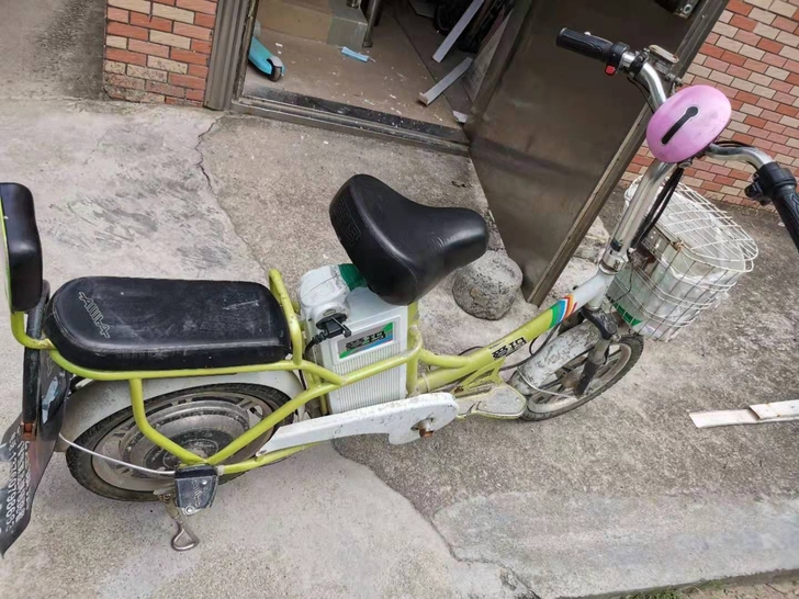 36伏12安爱玛电动车。两套电池。仅支持自...
