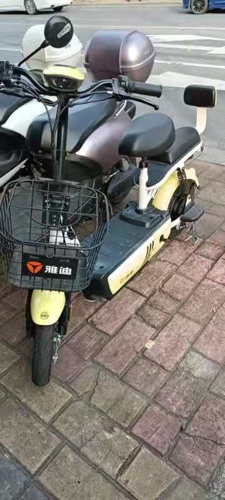 9成新雅迪电动车