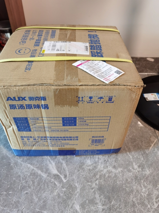 奥克斯电压力锅3L全新未拆封，一个内胆两个...