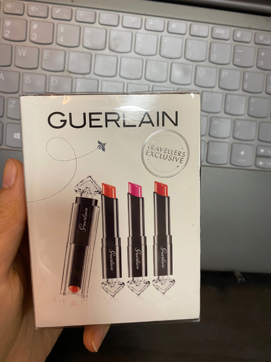免税店购入正装娇兰口红黑管亲亲小黑裙唇膏3...