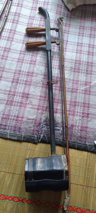 老艺人二胡，铜轴二胡，有瑕疵无琴头介意勿拍...