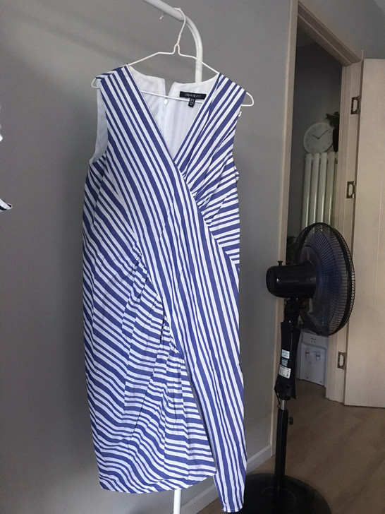 UR实体店入手，吊牌掉了全新没穿过。这裙子...