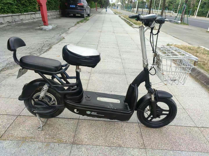 绿源二手电动车，电池刚换不久！