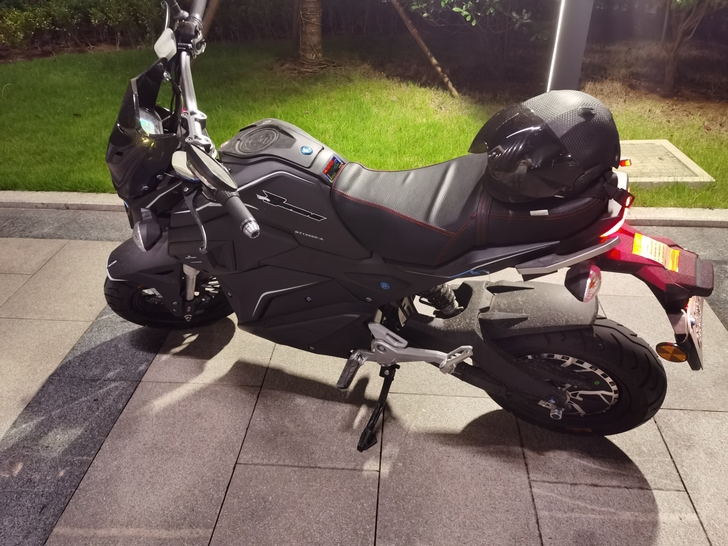 雅迪追风电动车。5月20号买的，刚骑了两天...