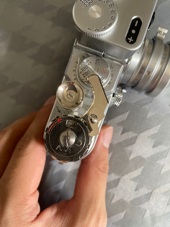 leica iiif 过片器和快门增高。