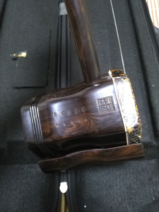 闲置的一把黑檀木二胡低价转让。托关系180...